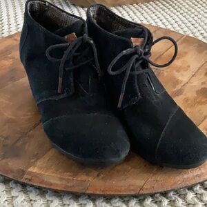 Toms Lace Up Boots